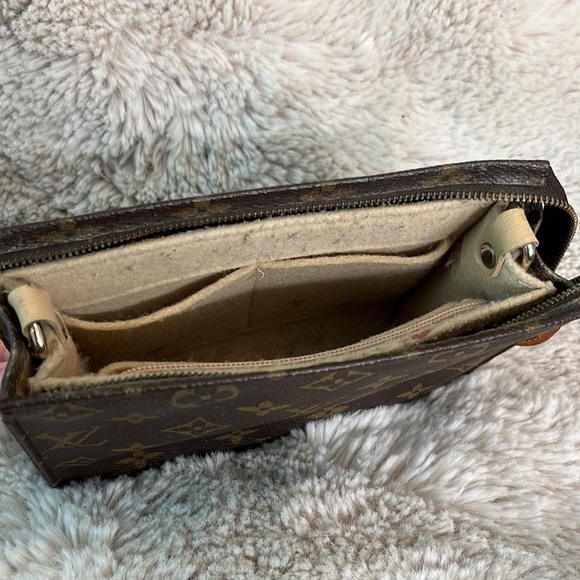 Louis Vuitton LV - Picture 12 of 12